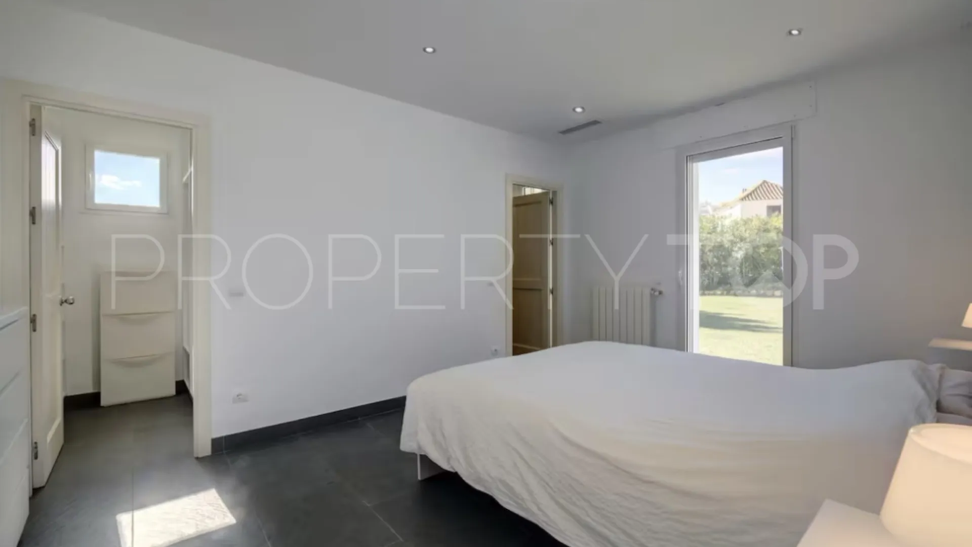 Comprar villa en Manilva