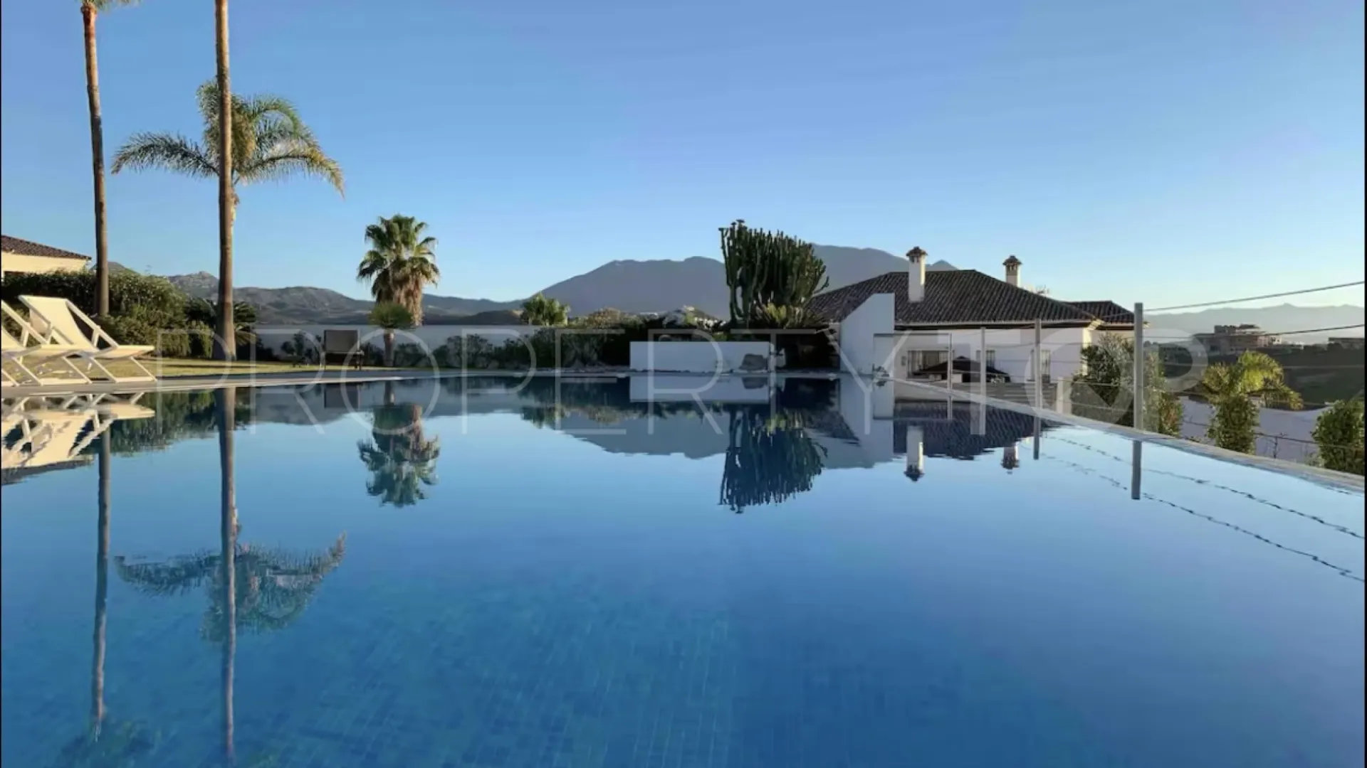 Comprar villa en Manilva