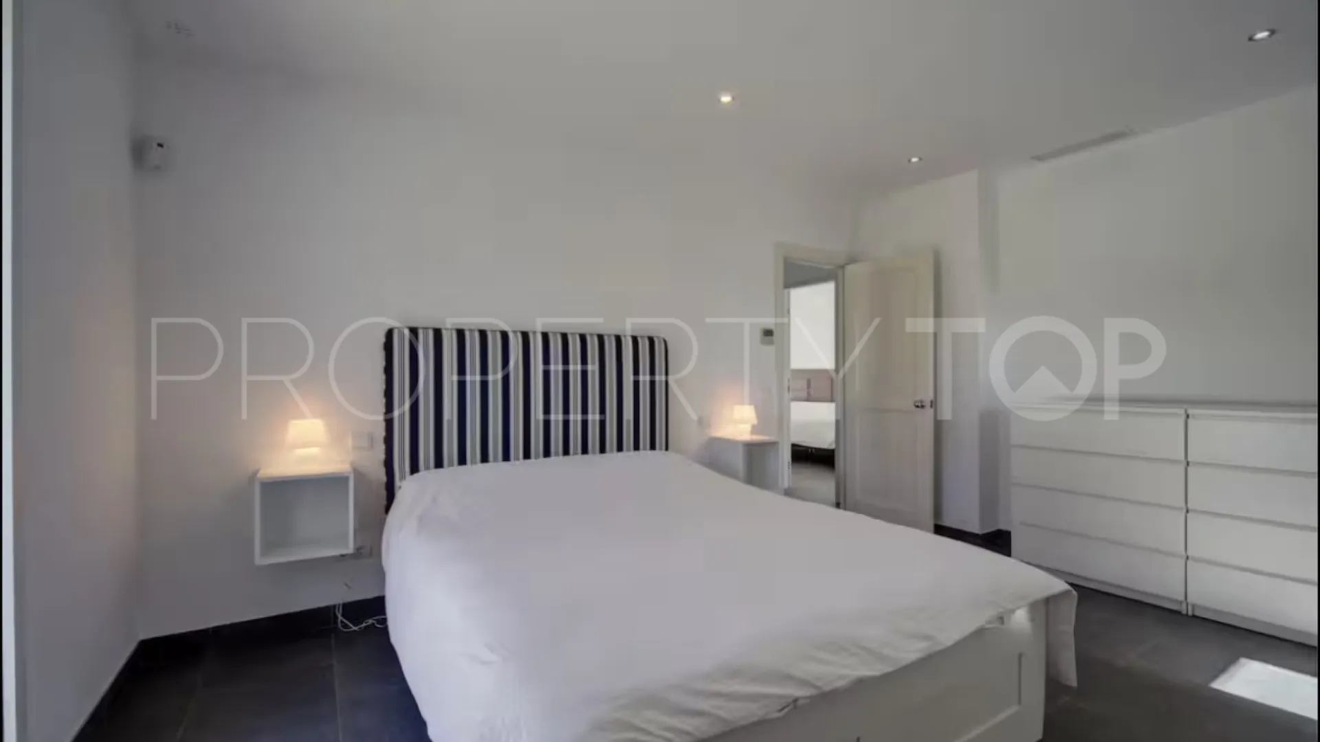 Comprar villa en Manilva