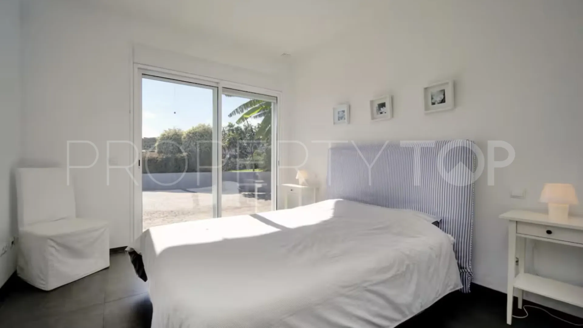 Comprar villa en Manilva