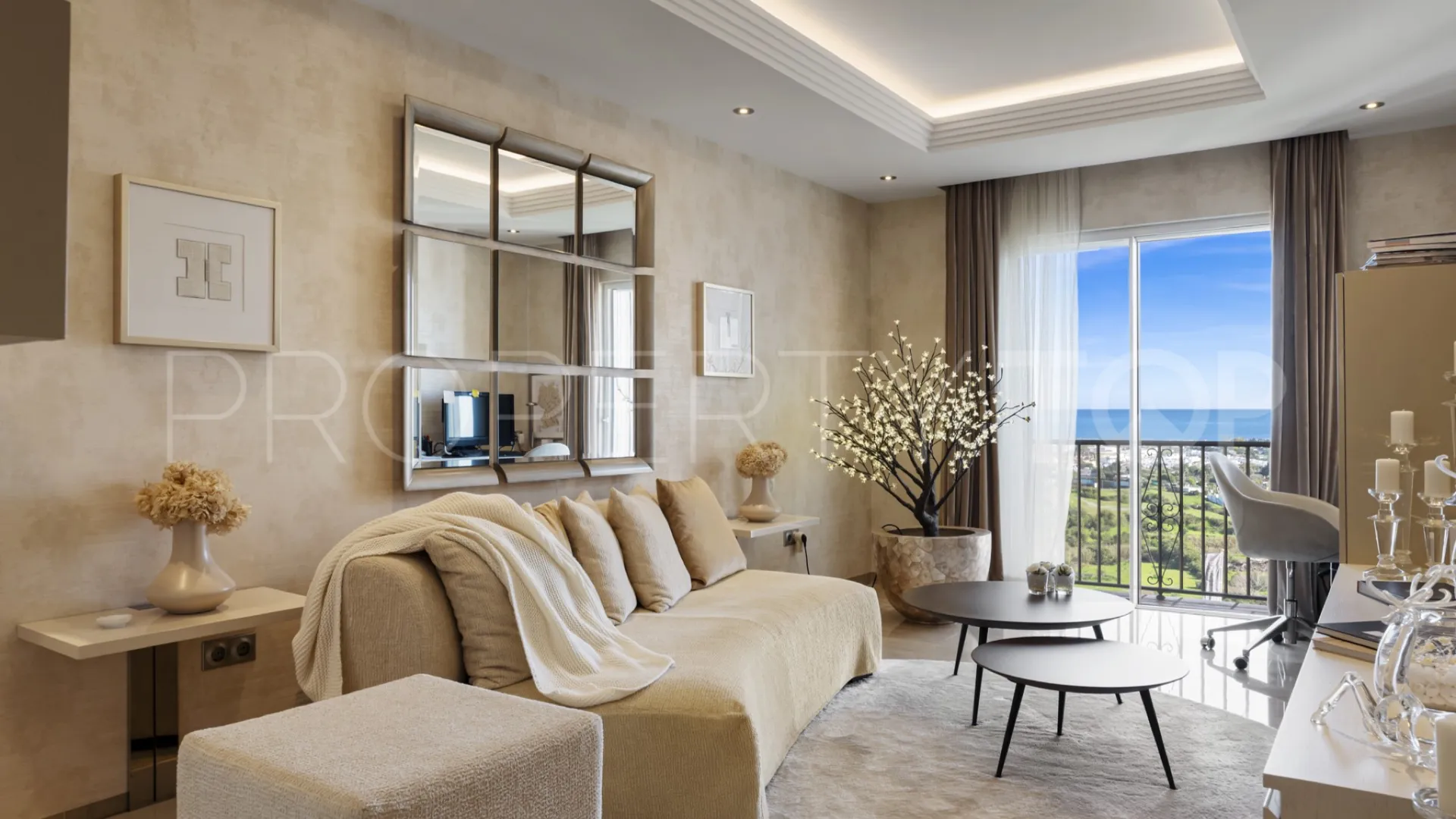 4 bedrooms penthouse for sale in Benahavis