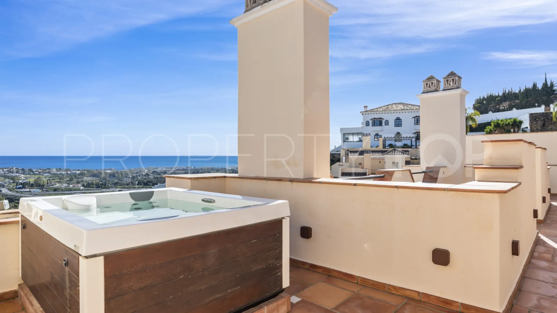 4 bedrooms penthouse for sale in Benahavis