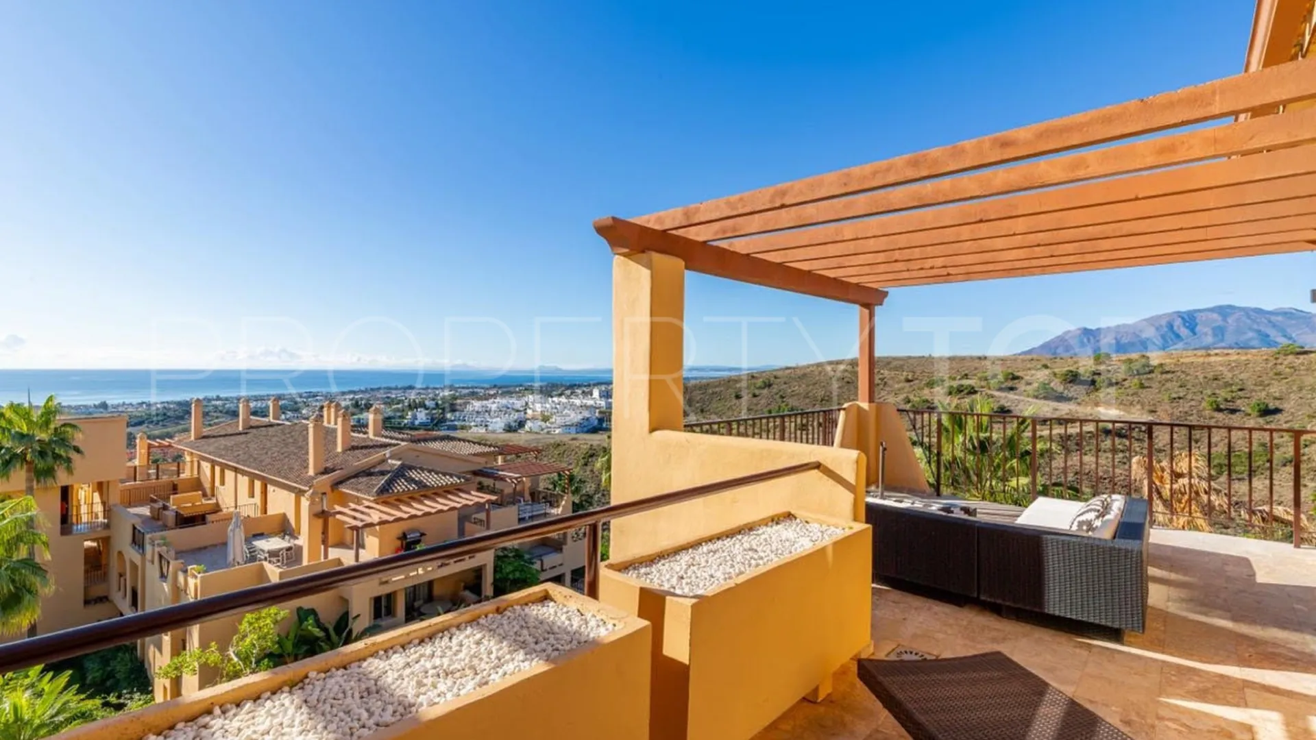 Benahavis, Ático de 2 dormitorios a la venta