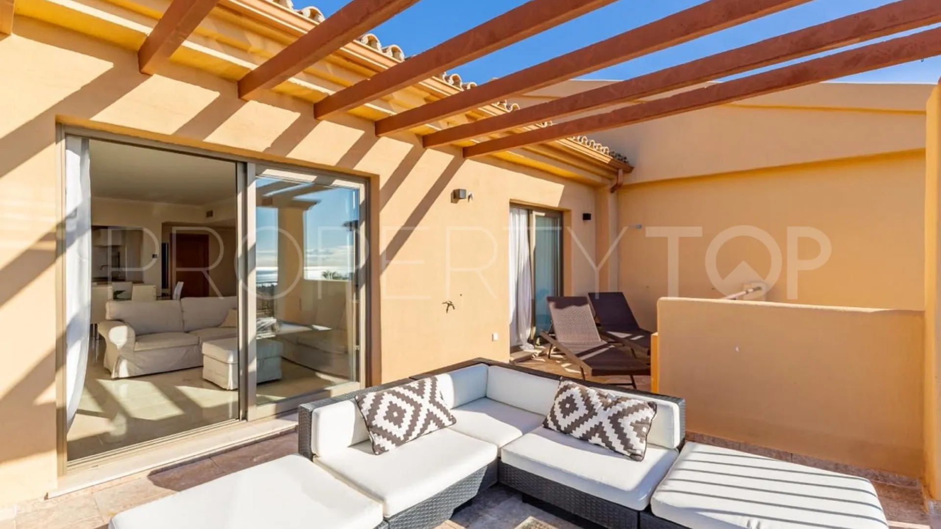 Benahavis, Ático de 2 dormitorios a la venta