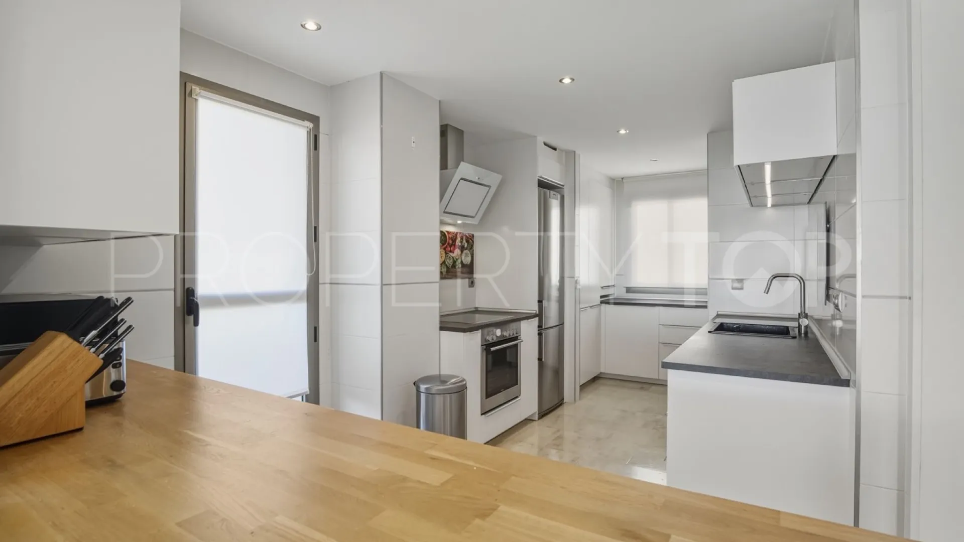 Benahavis, Ático de 2 dormitorios a la venta