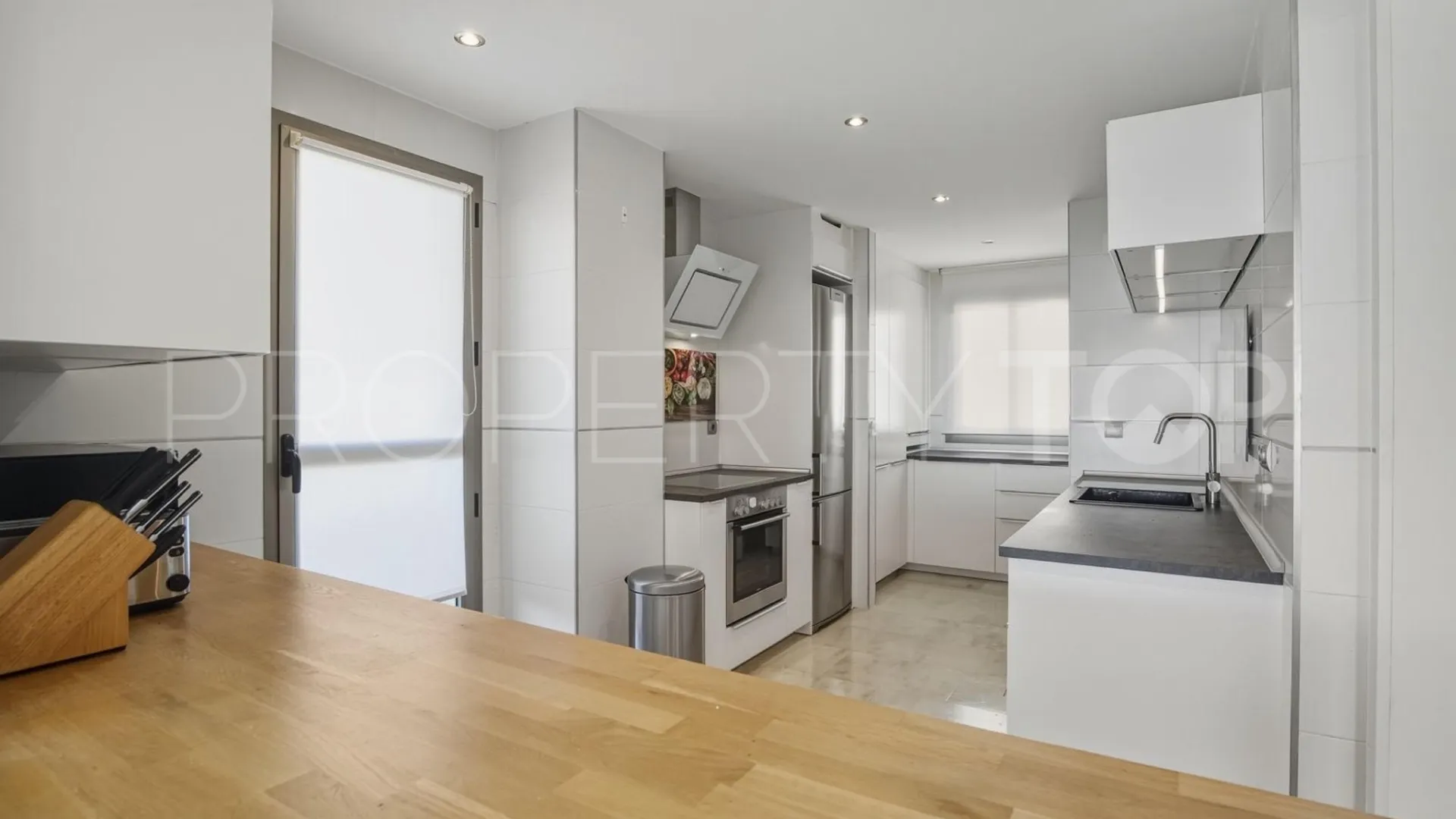 Benahavis, Ático de 2 dormitorios a la venta