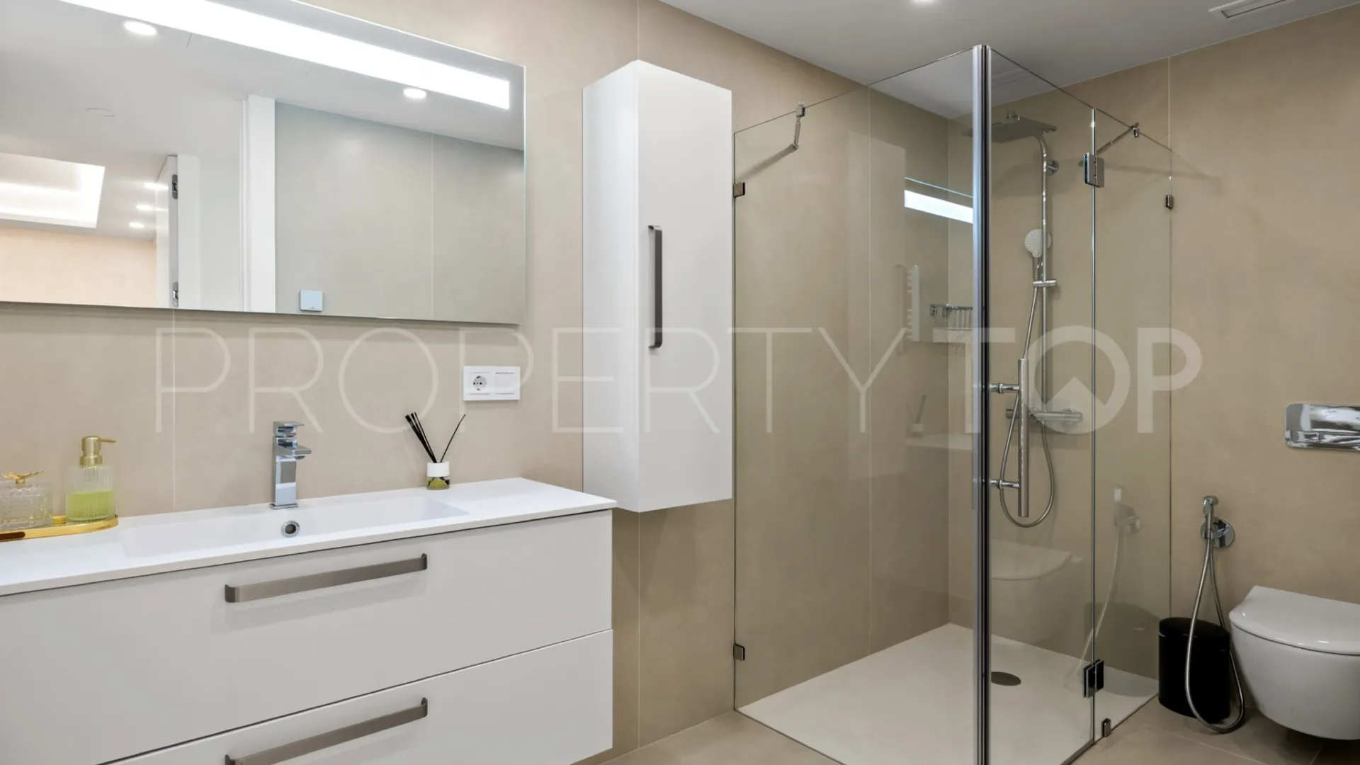 For sale apartment with 7 bedrooms in 9 Lions Residences