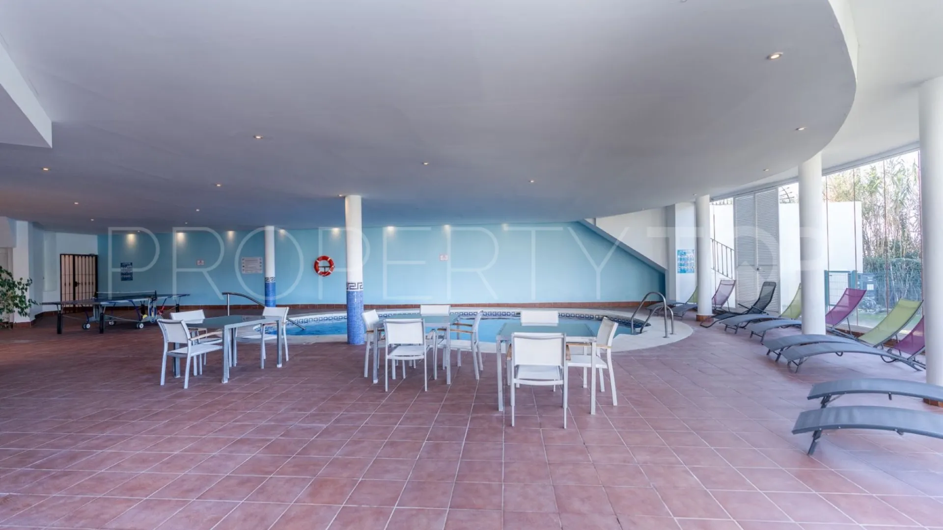 Buy apartment with 3 bedrooms in Benahavis