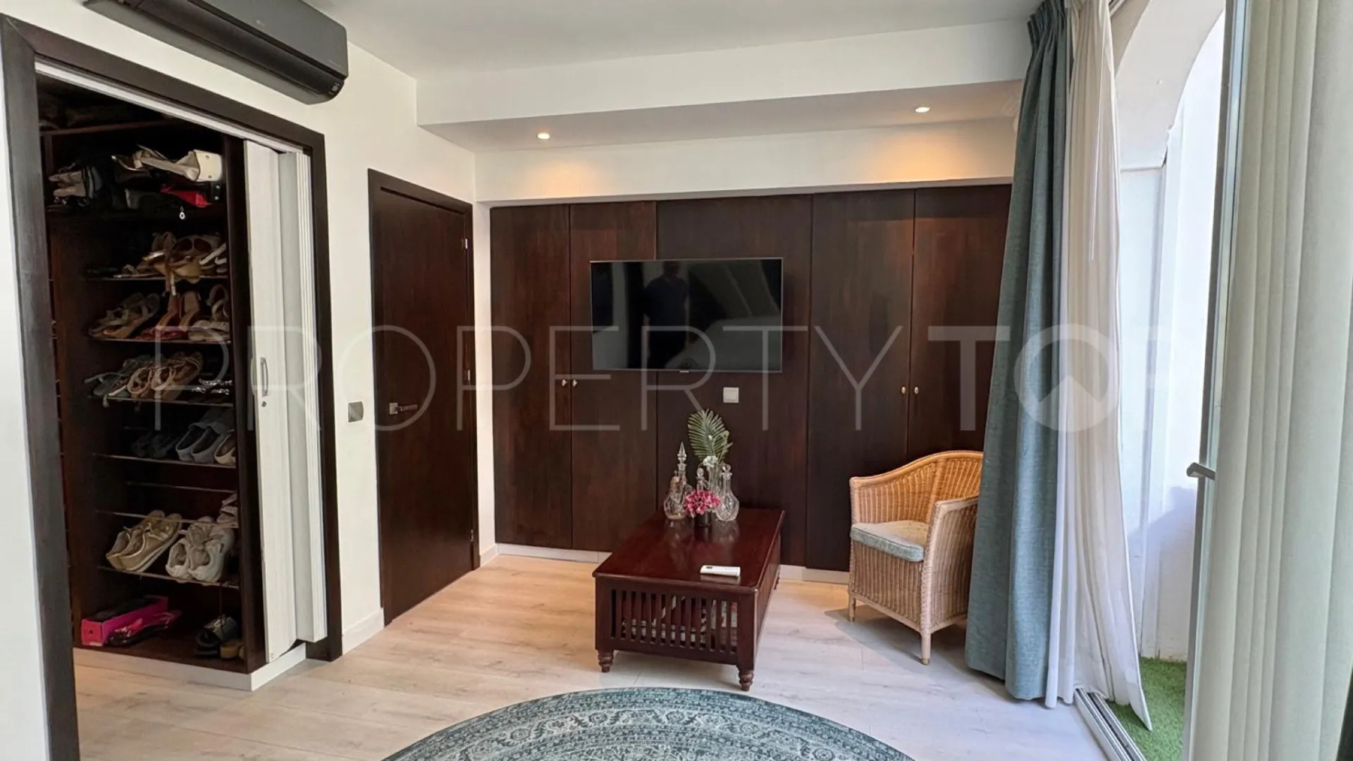 2 bedrooms apartment in Benahavis for sale