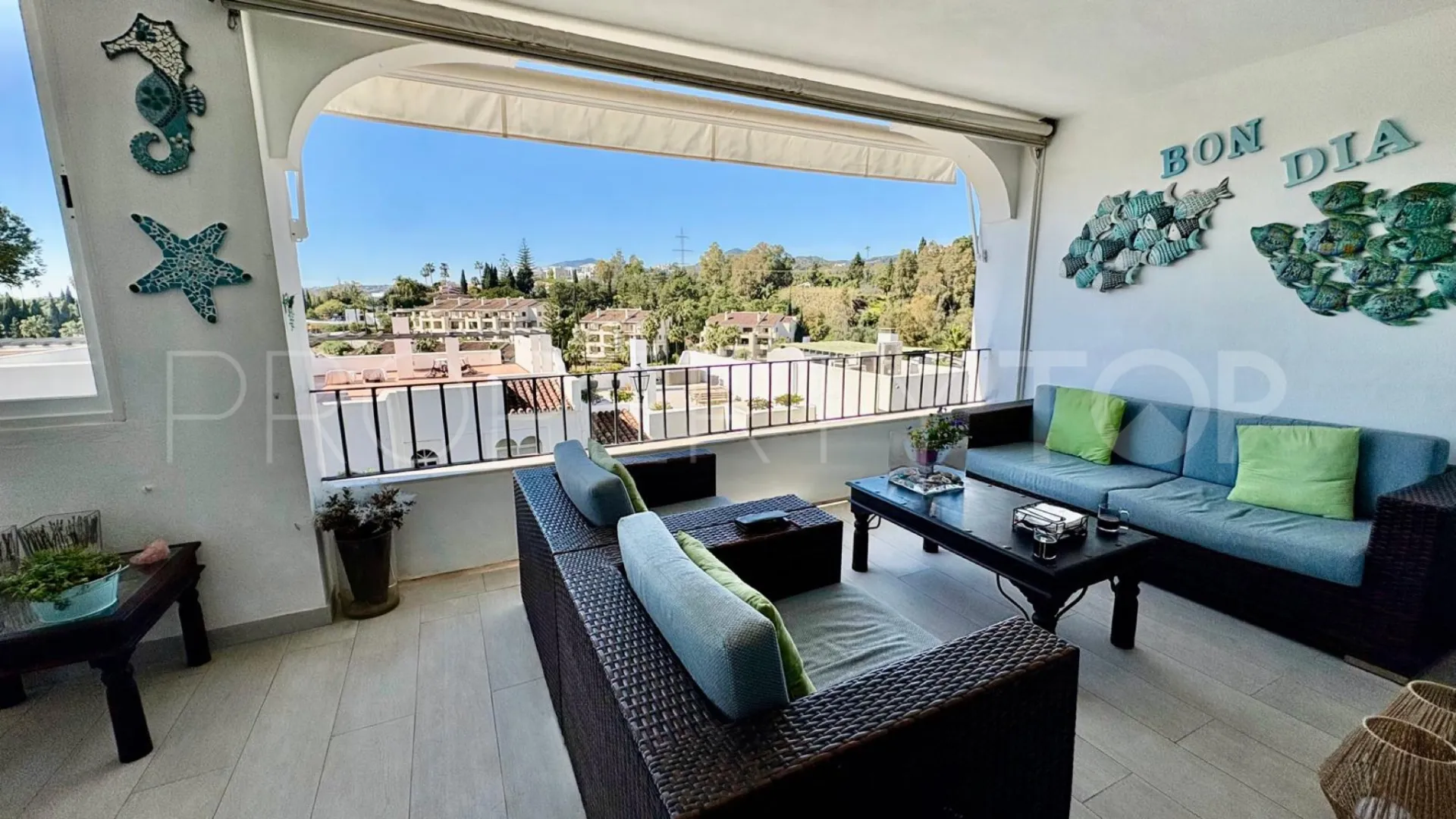 2 bedrooms apartment in Benahavis for sale