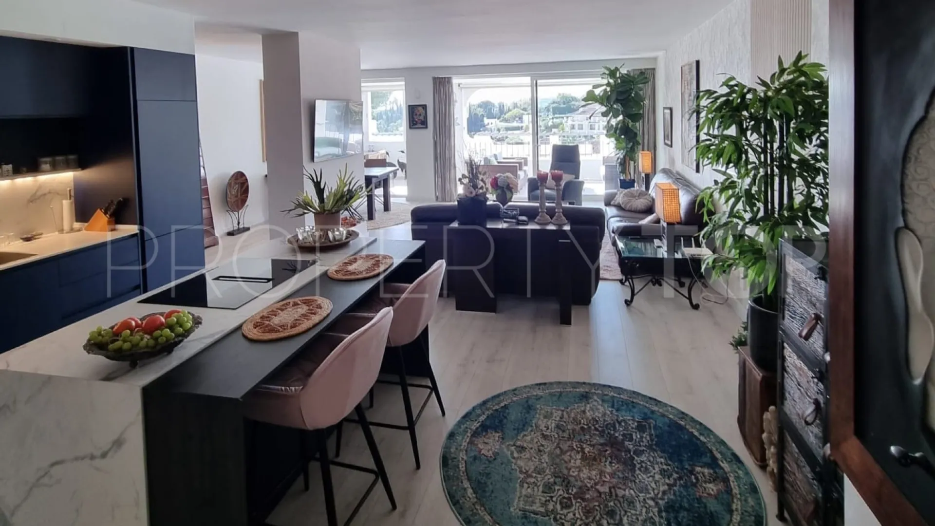 2 bedrooms apartment in Benahavis for sale