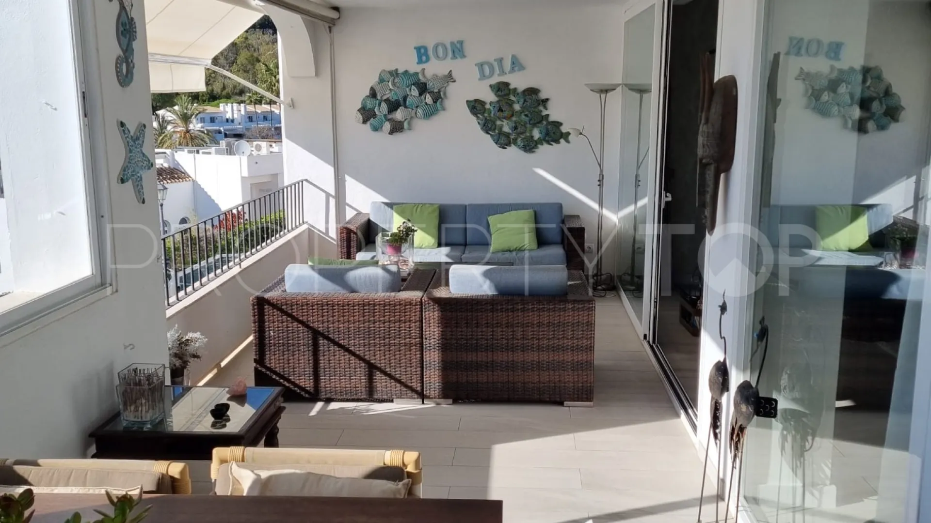 2 bedrooms apartment in Benahavis for sale