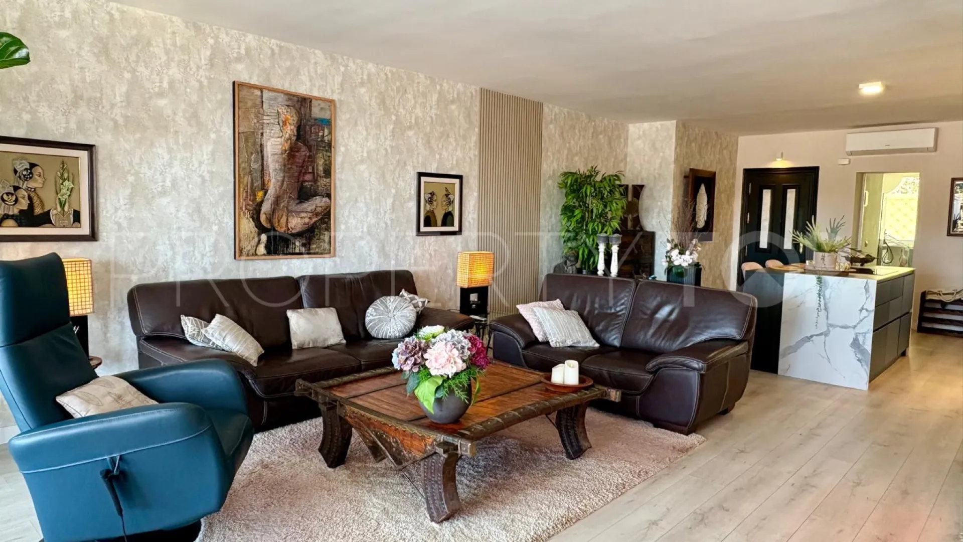 2 bedrooms apartment in Benahavis for sale