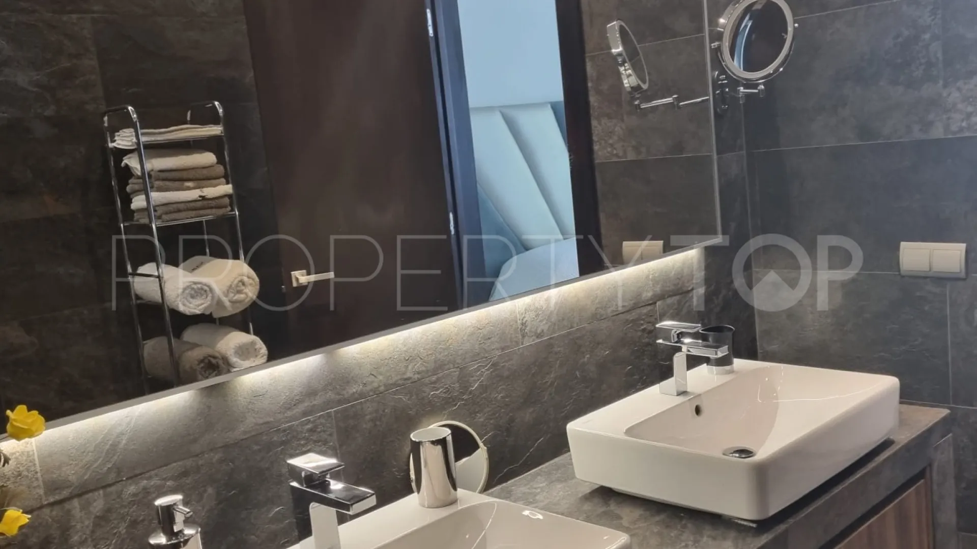 2 bedrooms apartment in Benahavis for sale