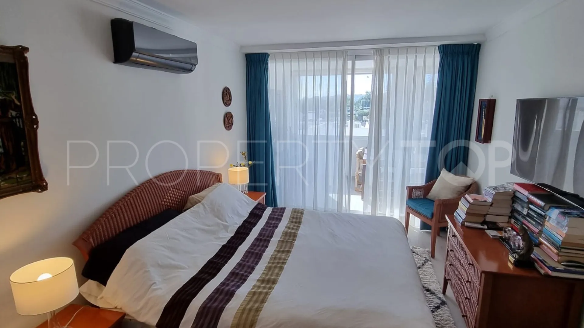 2 bedrooms apartment in Benahavis for sale