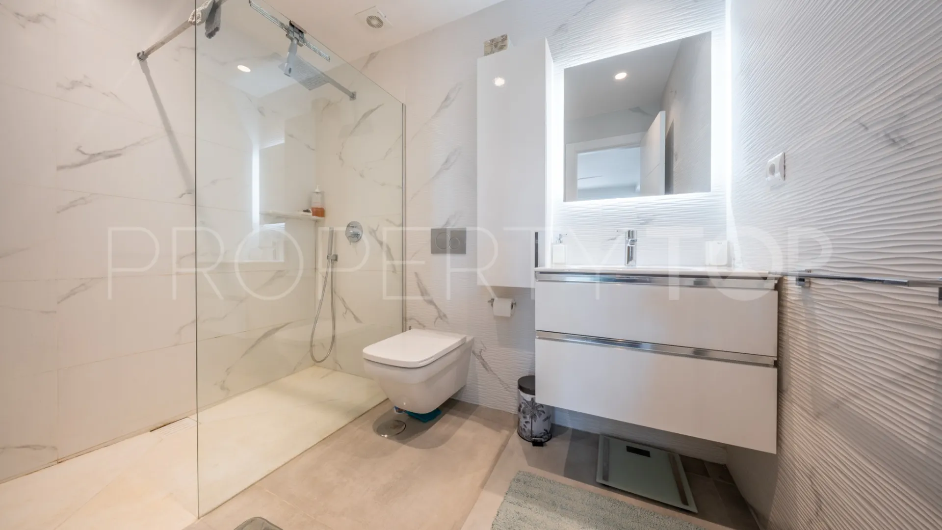 Se vende apartamento de 2 dormitorios en Lorcrimar