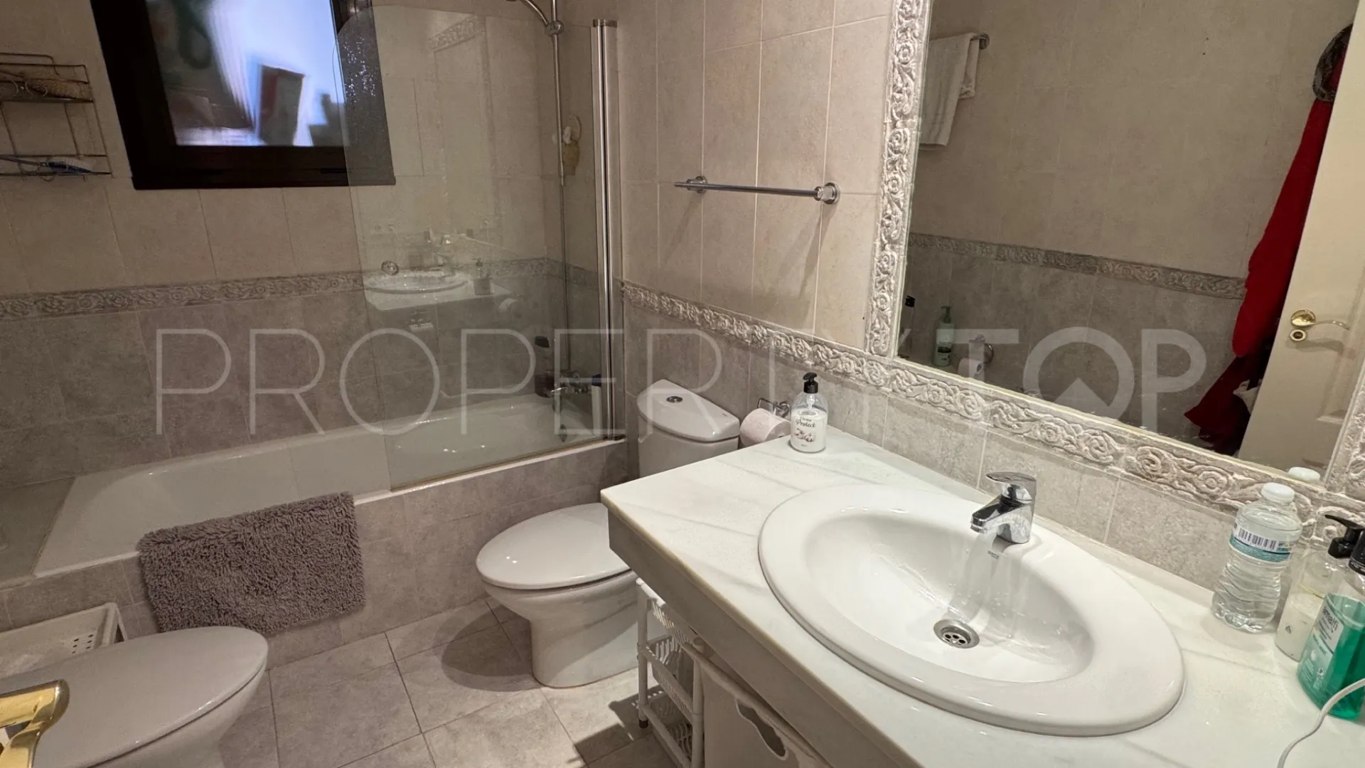 Buy Hacienda del Sol 4 bedrooms apartment