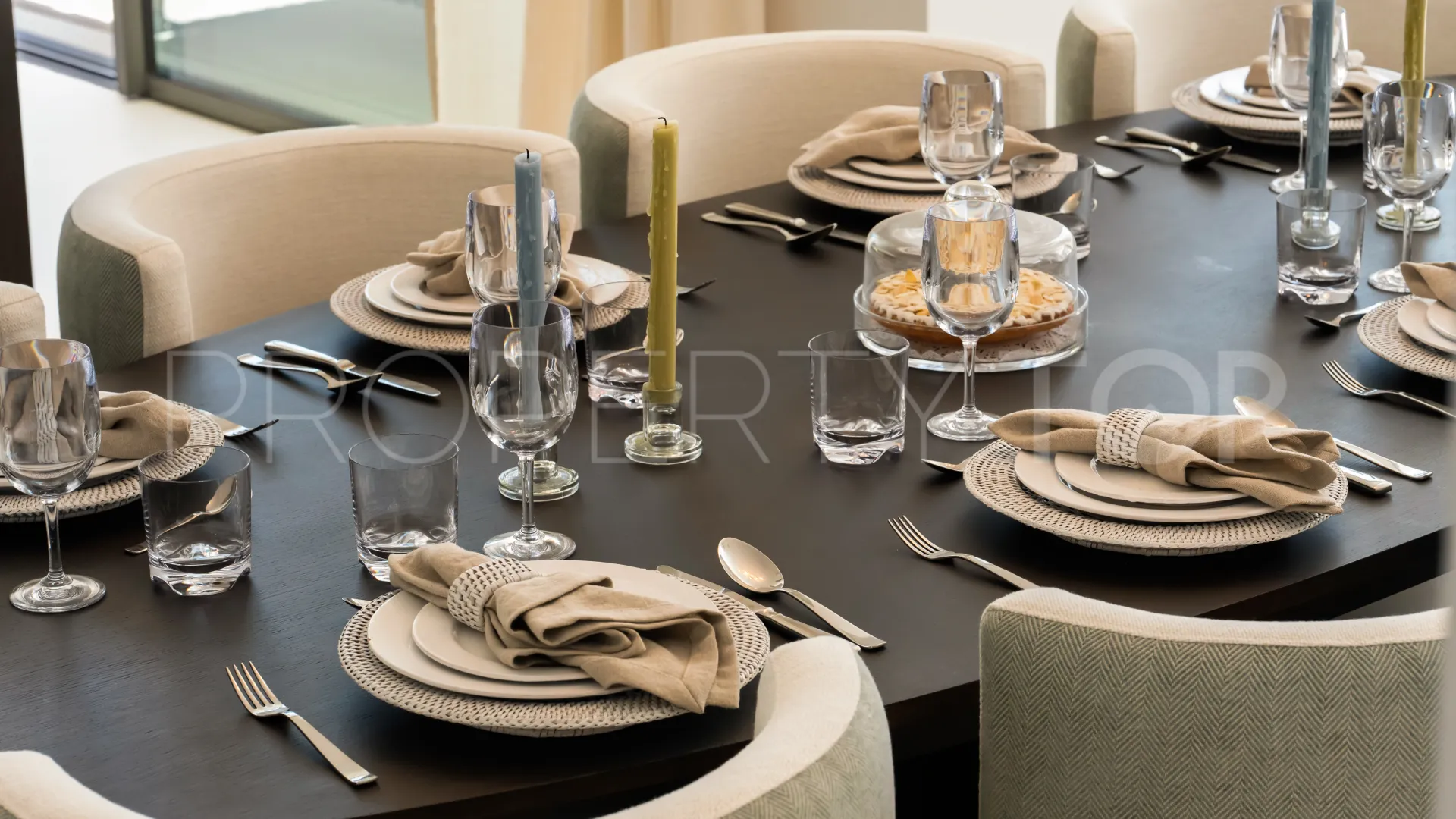 Buy villa in El Herrojo with 6 bedrooms