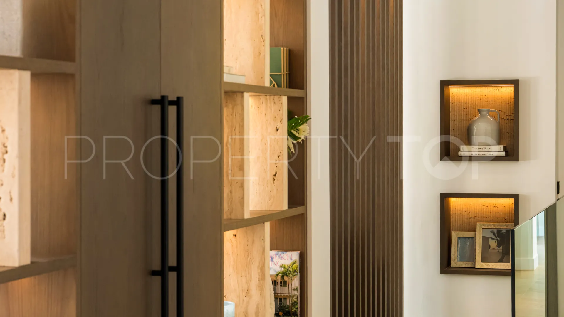 Buy villa in El Herrojo with 6 bedrooms