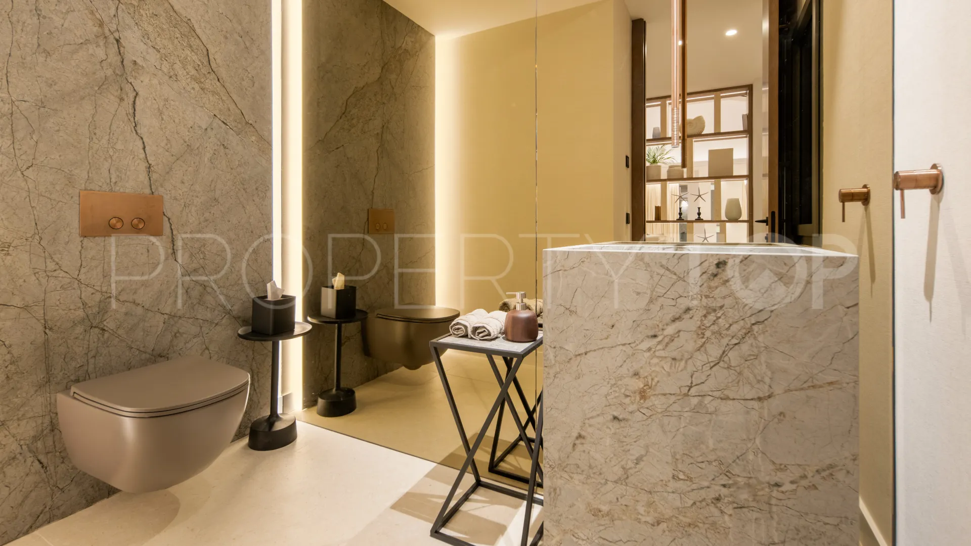 Buy villa in El Herrojo with 6 bedrooms