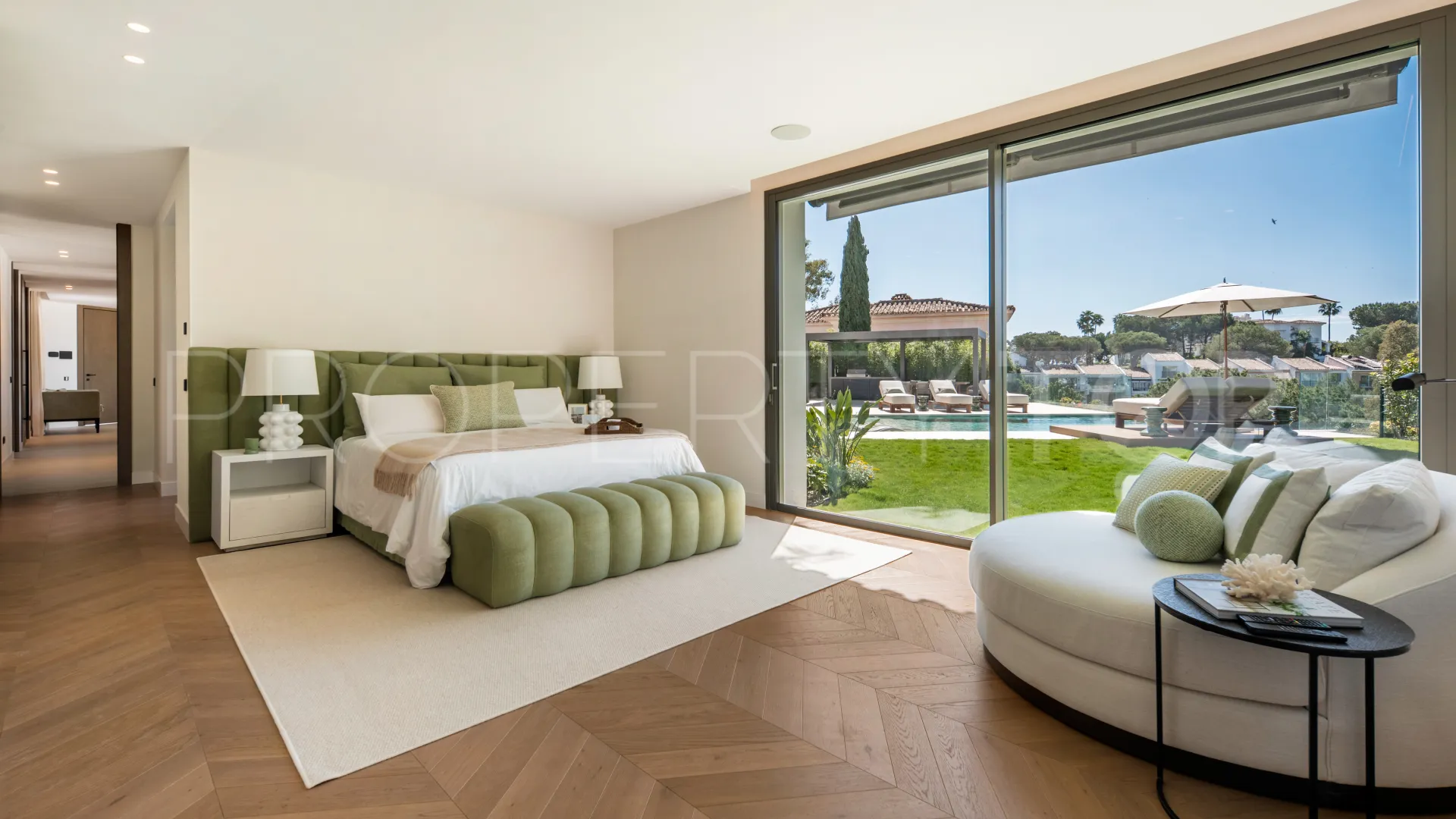 Buy villa in El Herrojo with 6 bedrooms