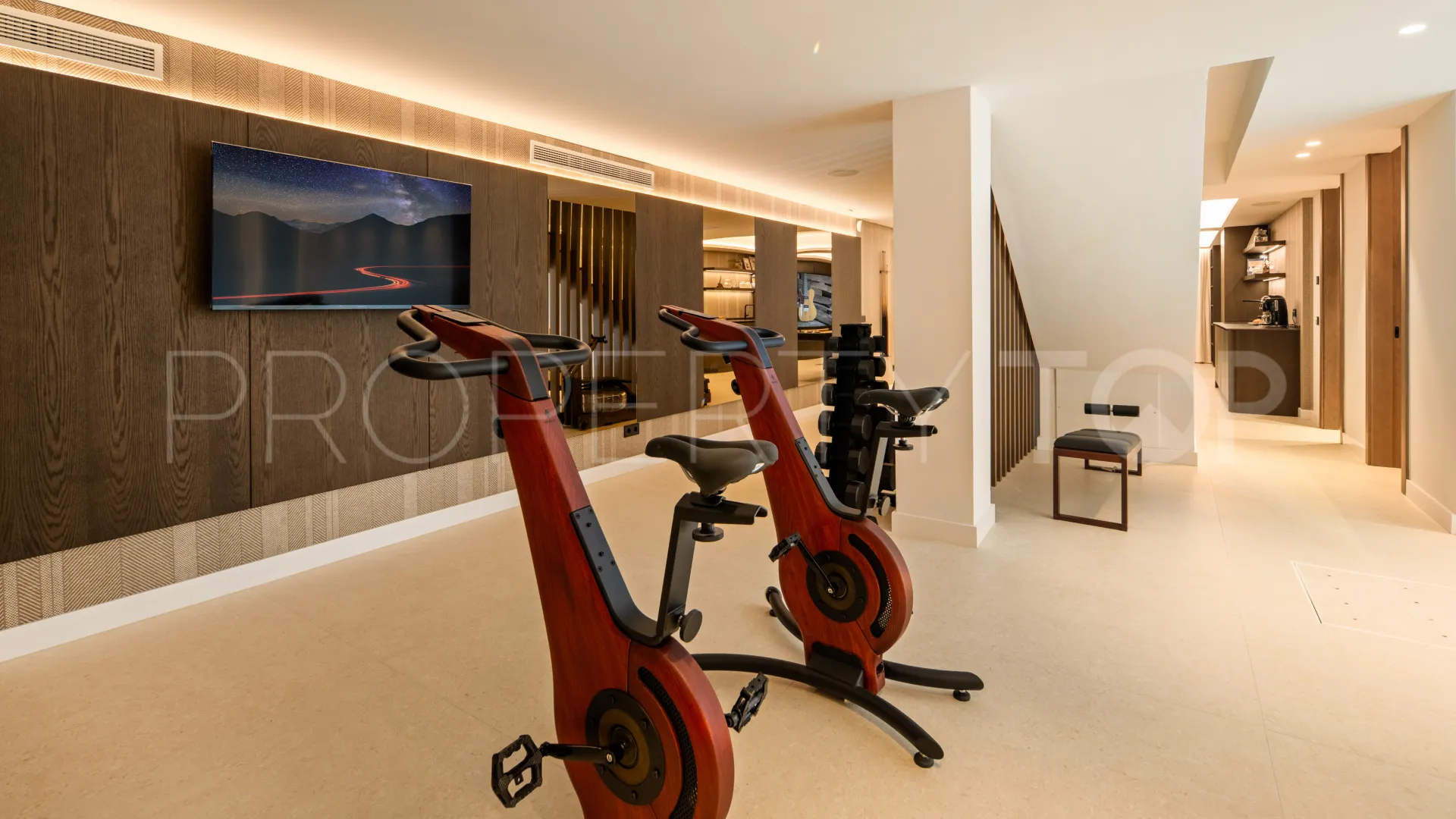 Buy villa in El Herrojo with 6 bedrooms