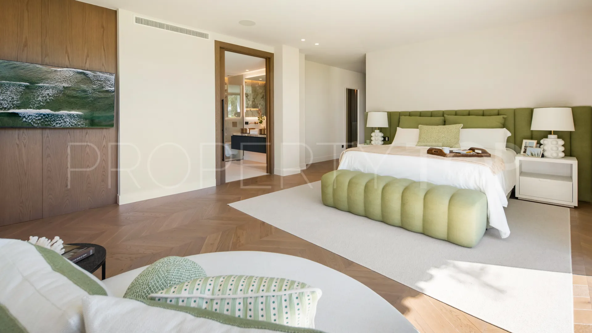 Buy villa in El Herrojo with 6 bedrooms