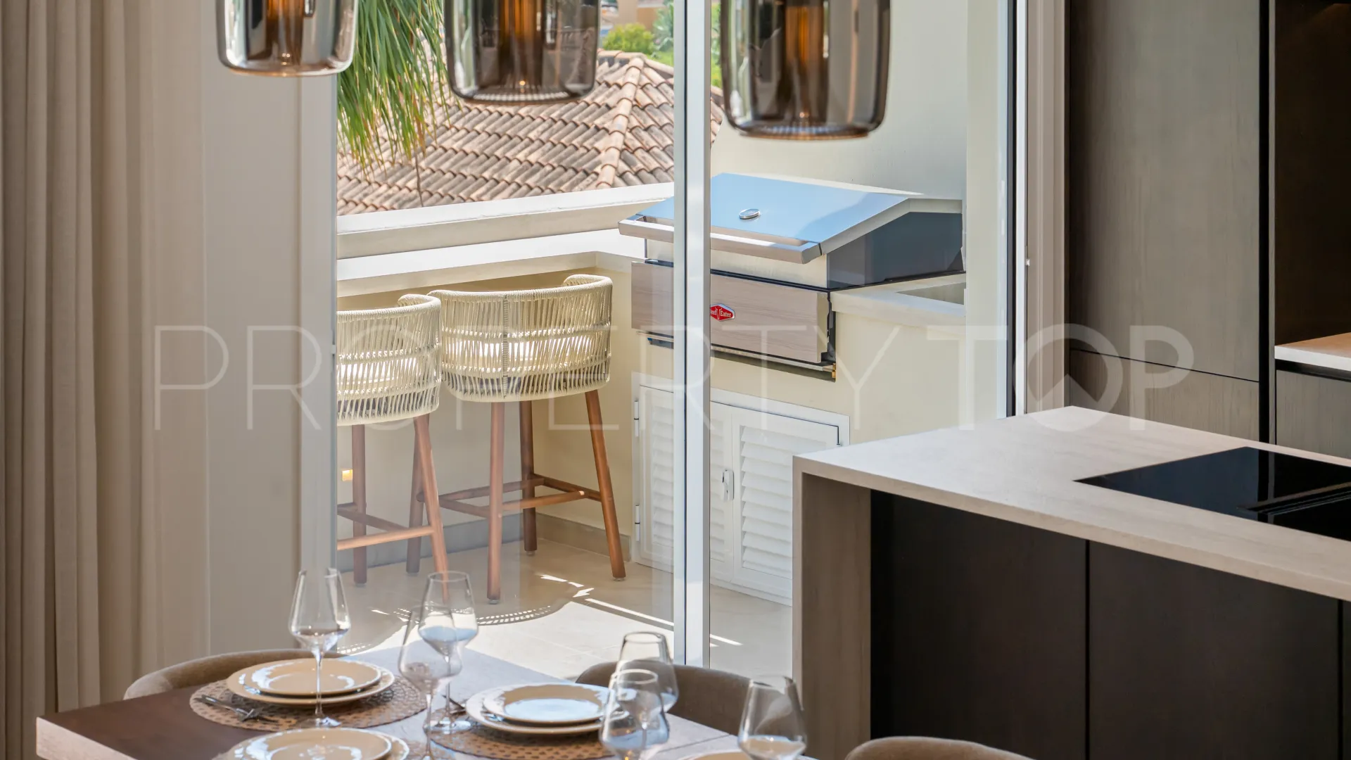 Atico duplex a la venta en Aloha Hill Club con 3 dormitorios