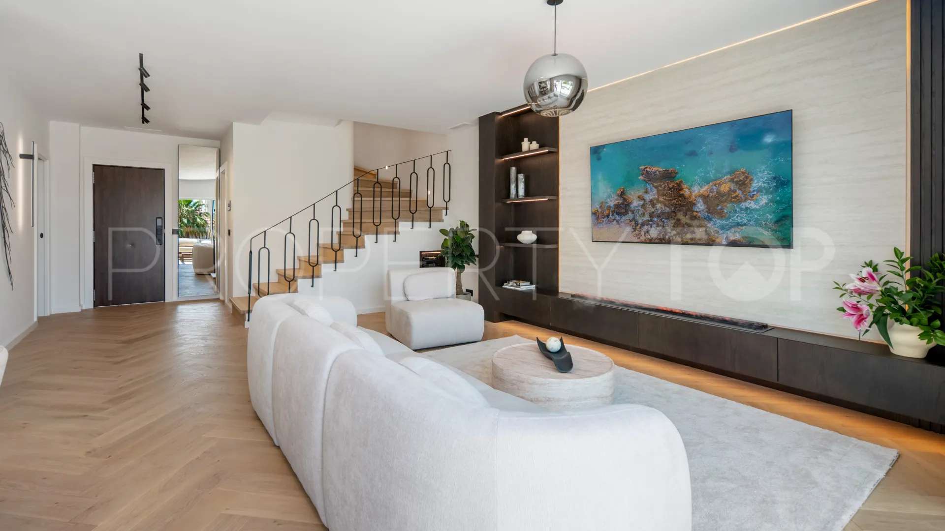 Atico duplex a la venta en Aloha Hill Club con 3 dormitorios