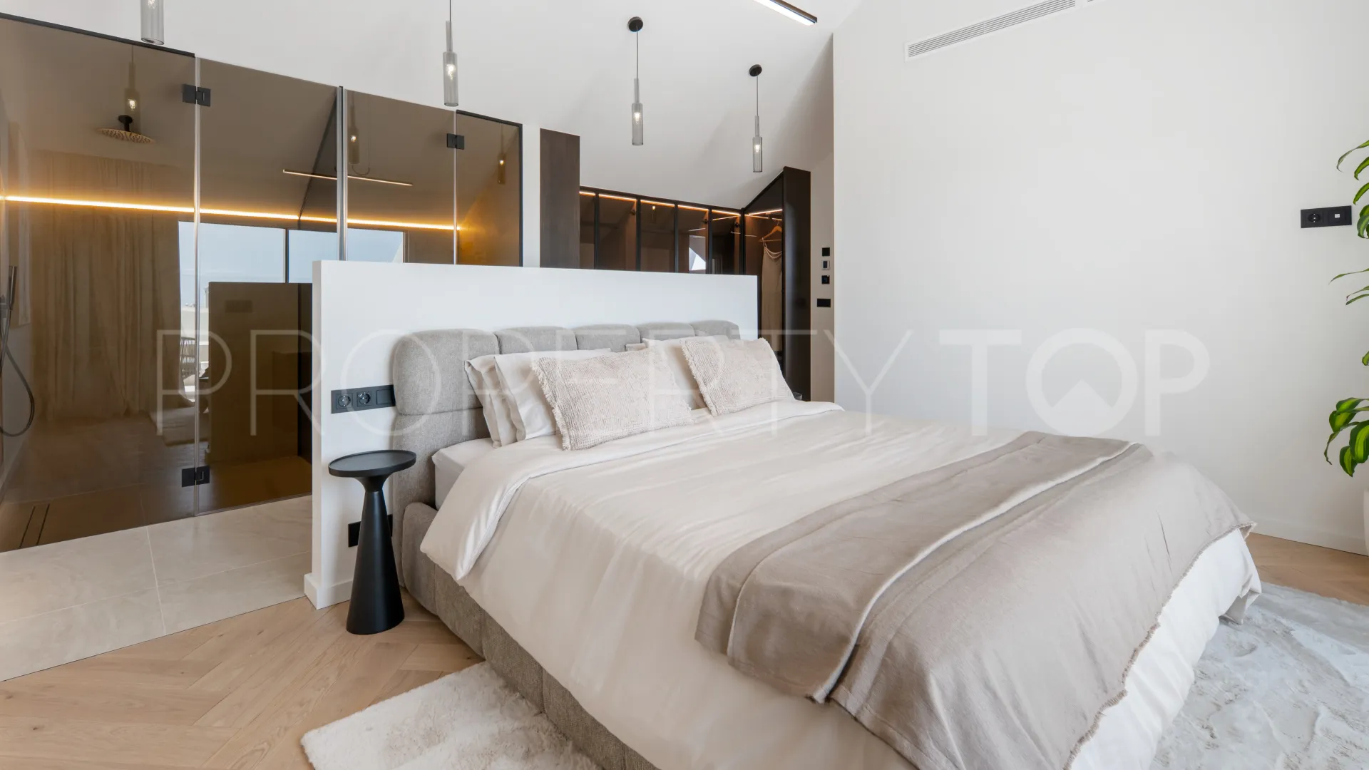 Atico duplex a la venta en Aloha Hill Club con 3 dormitorios