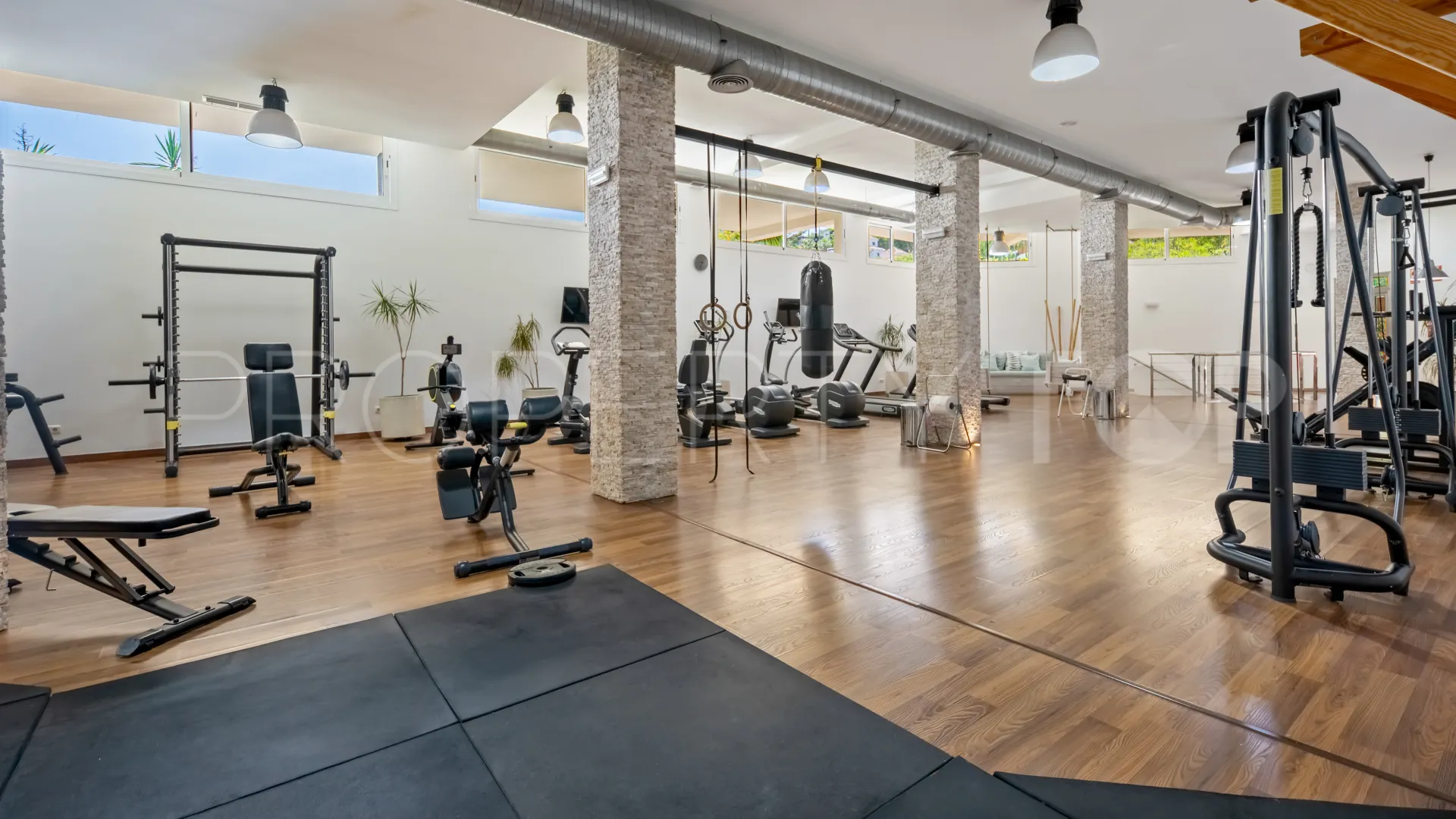 Atico duplex a la venta en Aloha Hill Club con 3 dormitorios