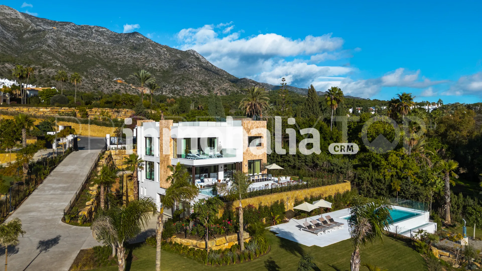 Se vende villa de 5 dormitorios en Marbella Hill Club