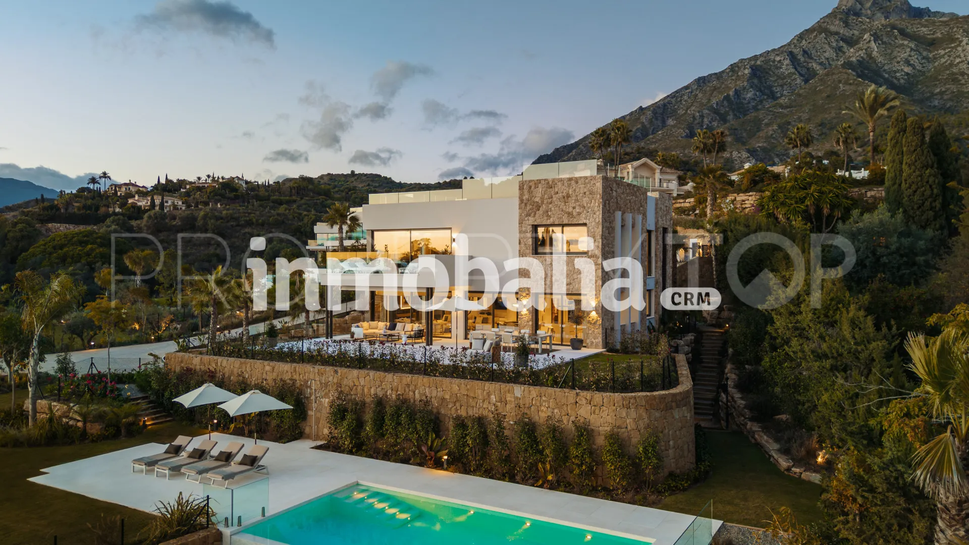 Se vende villa de 5 dormitorios en Marbella Hill Club
