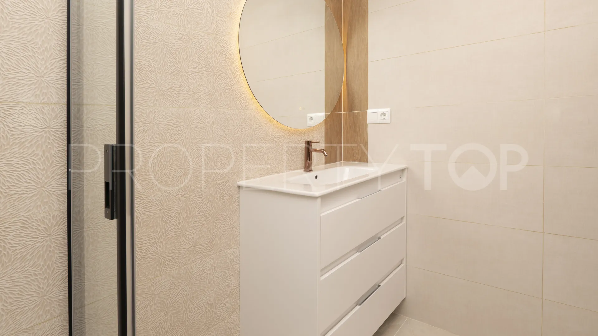 For sale ground floor duplex in La Carihuela