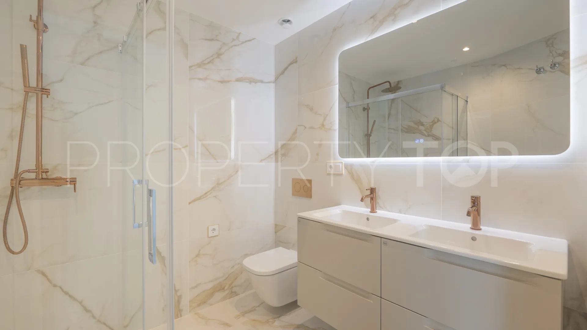 For sale ground floor duplex in La Carihuela