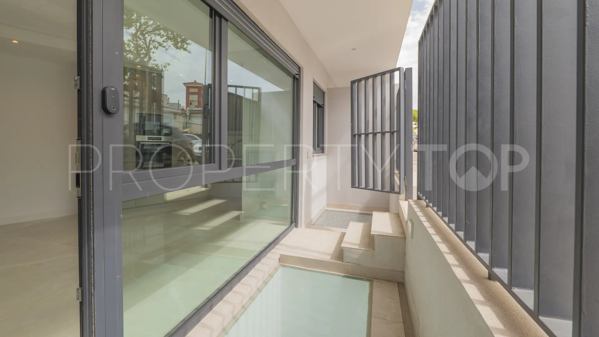 For sale ground floor duplex in La Carihuela