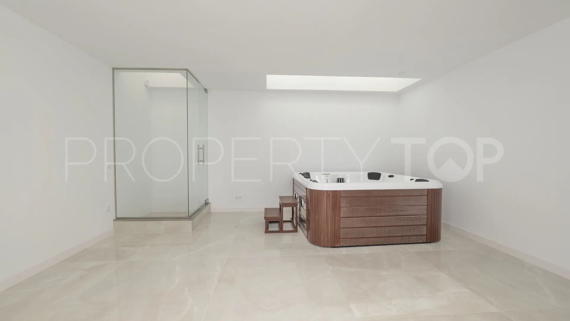 For sale ground floor duplex in La Carihuela