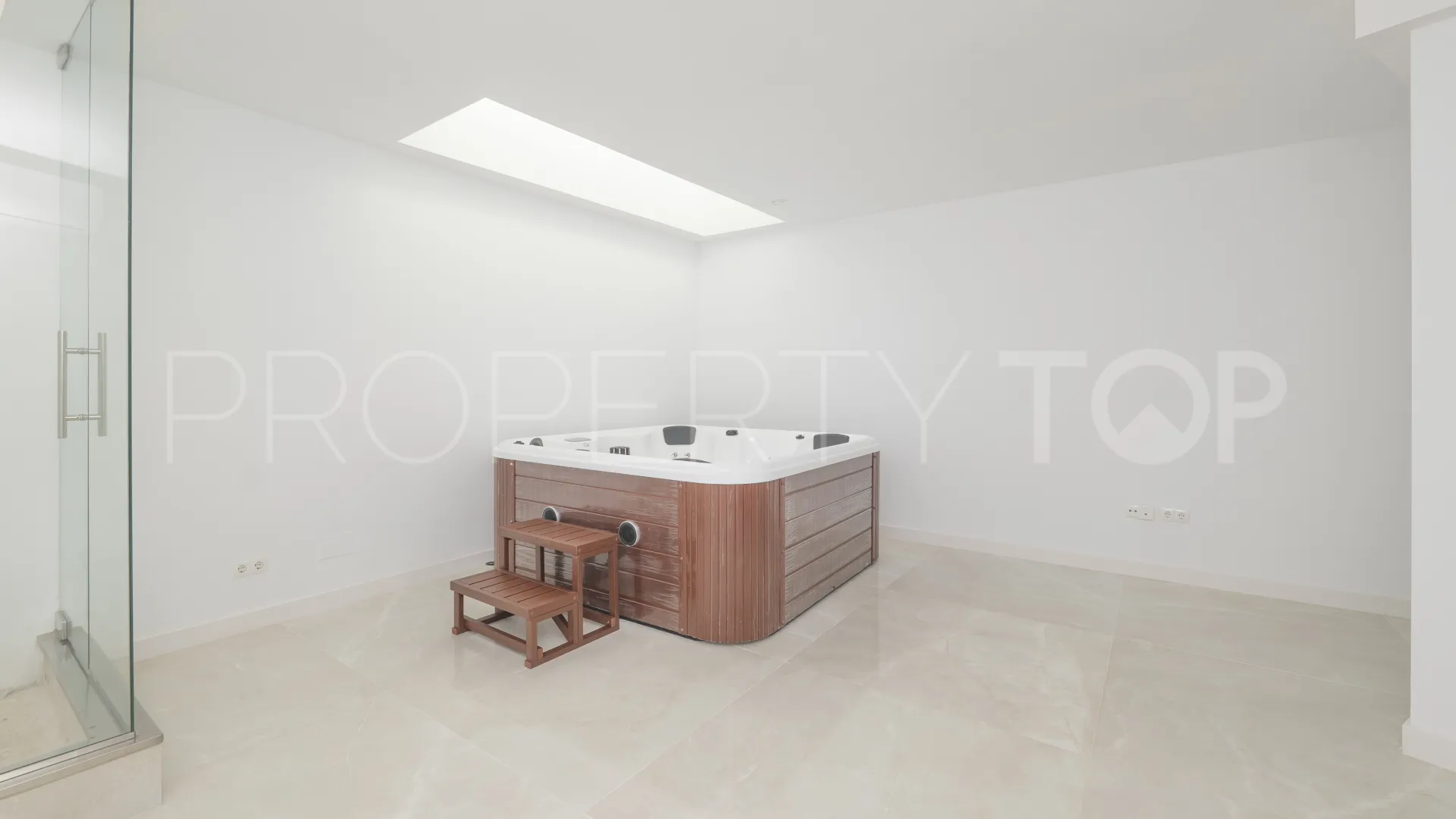For sale ground floor duplex in La Carihuela