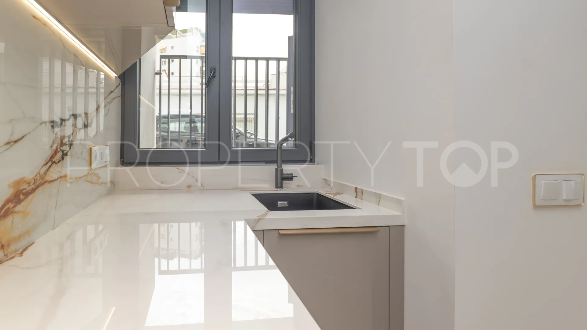 For sale ground floor duplex in La Carihuela