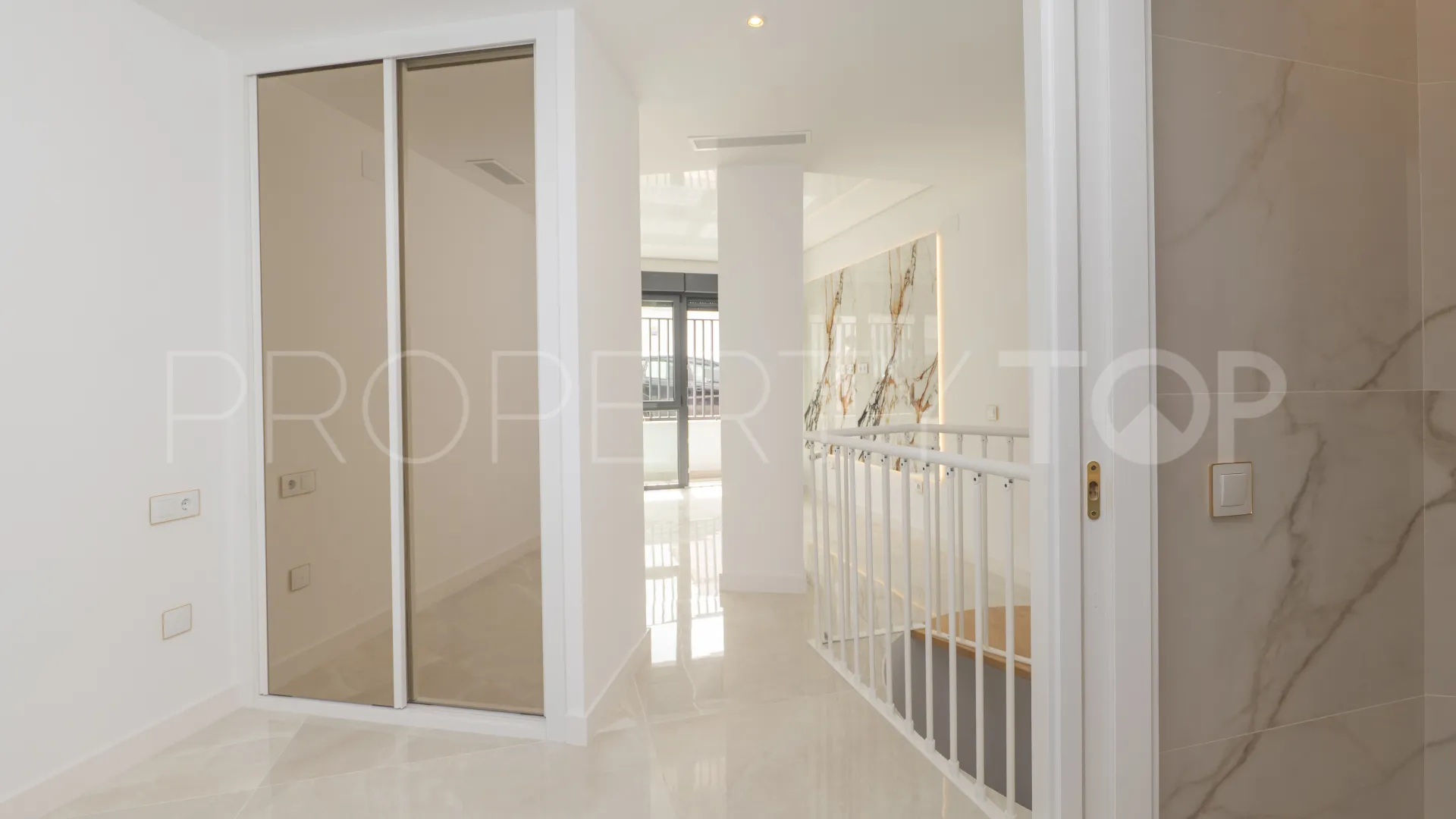 For sale ground floor duplex in La Carihuela