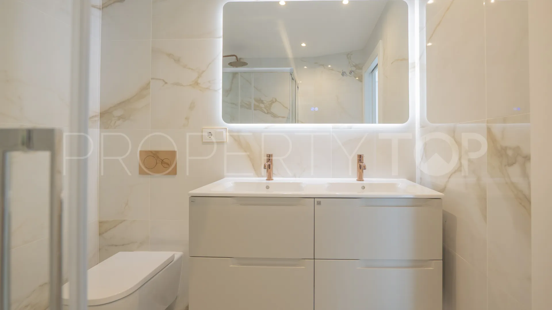For sale ground floor duplex in La Carihuela