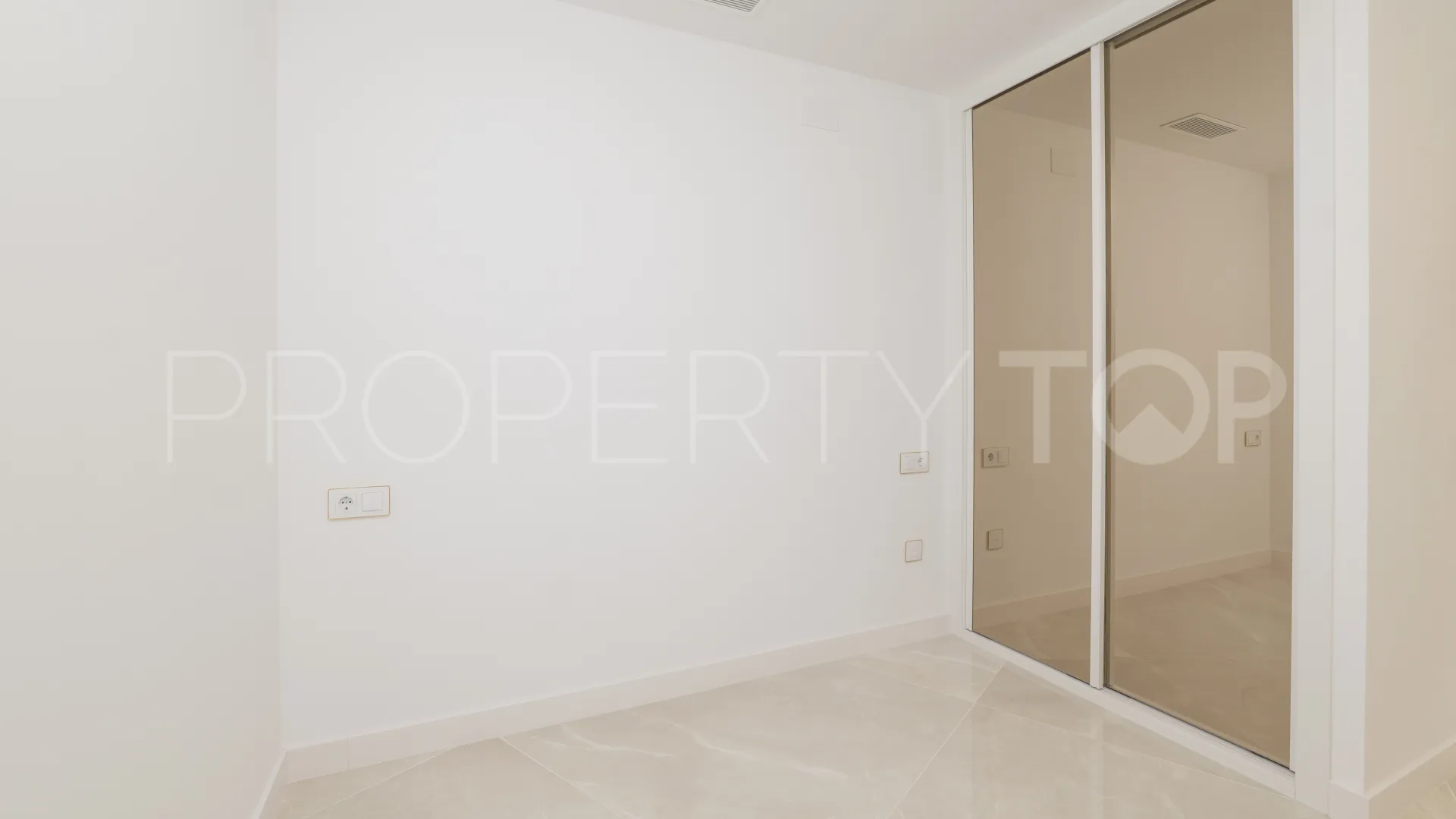For sale ground floor duplex in La Carihuela