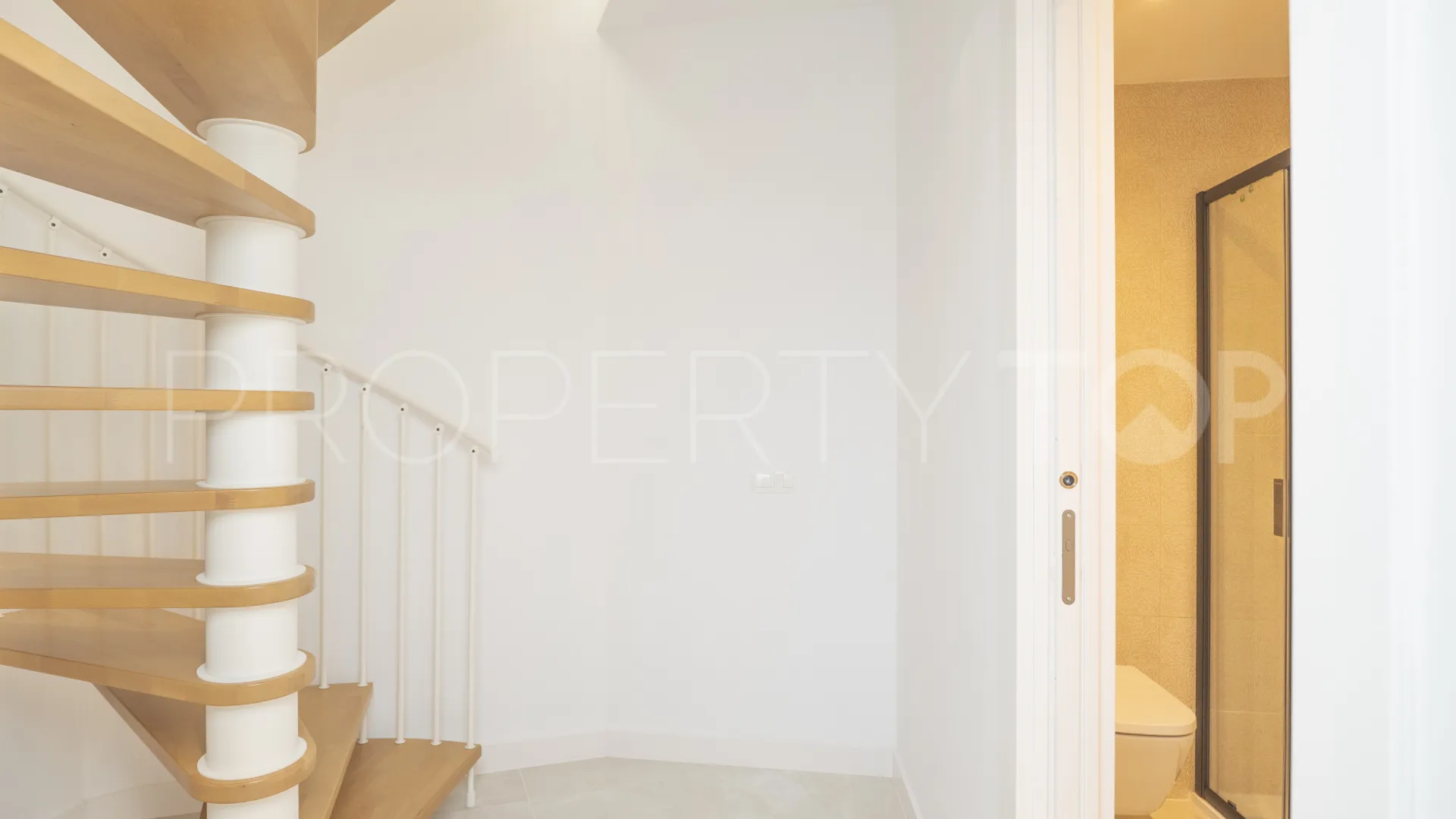 For sale ground floor duplex in La Carihuela