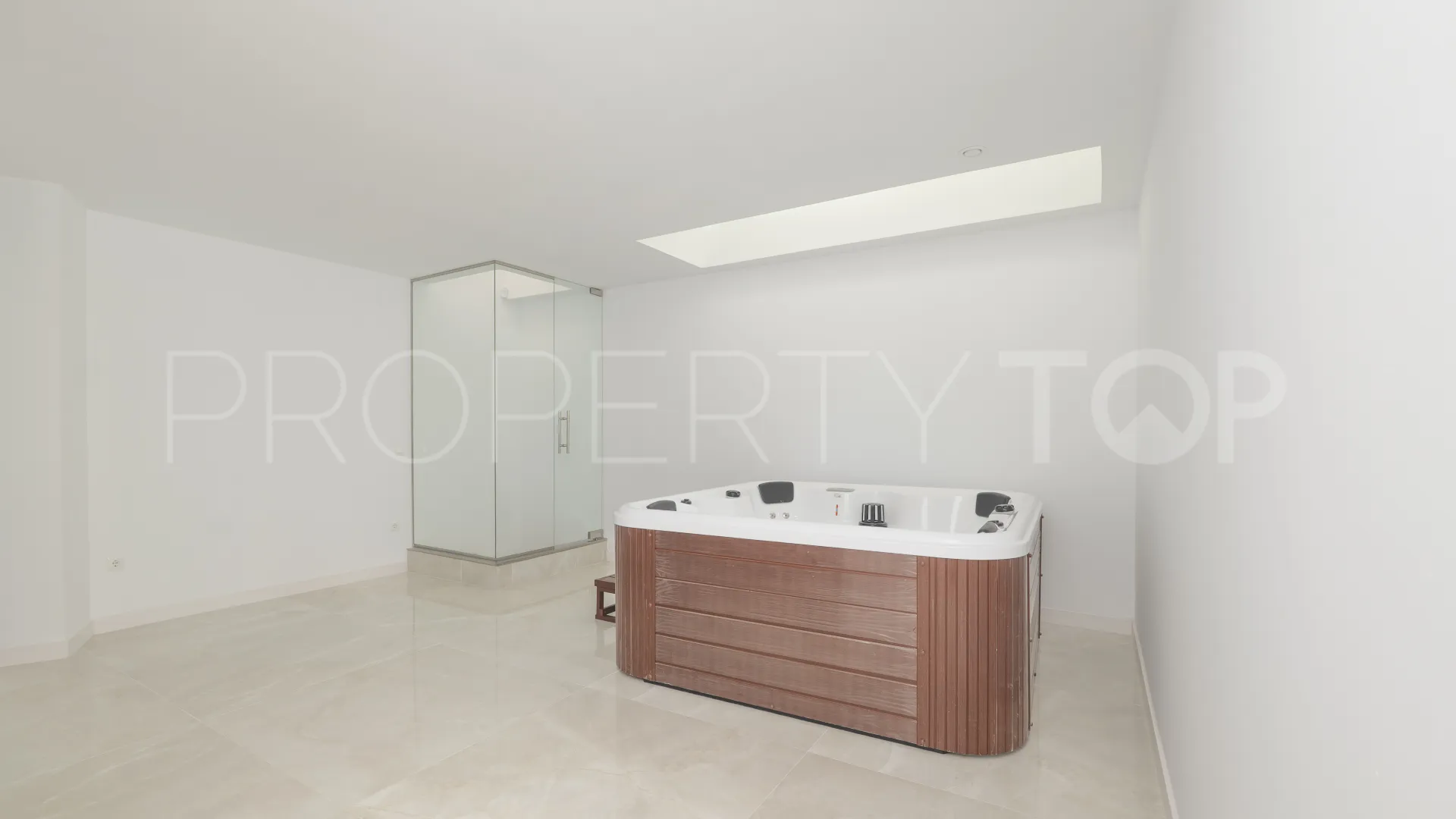 For sale ground floor duplex in La Carihuela