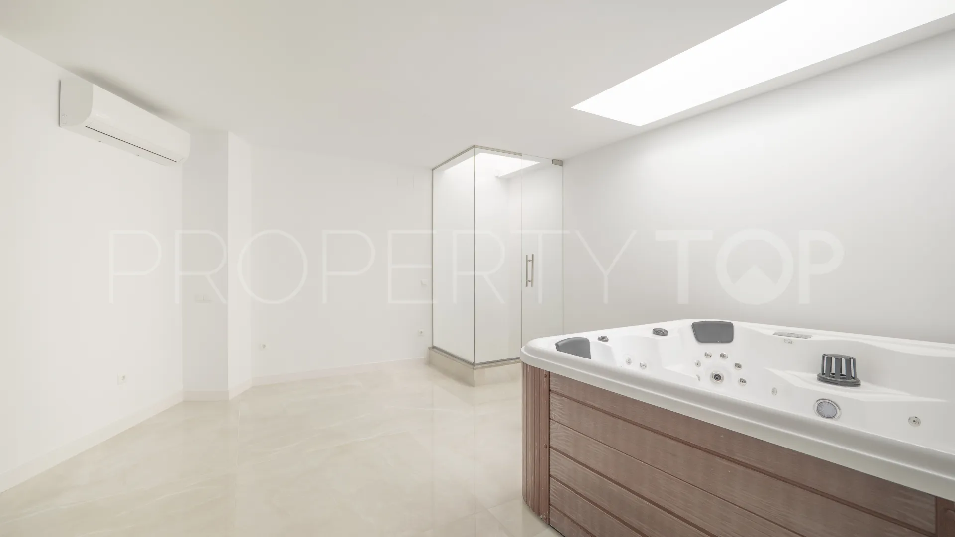 For sale ground floor duplex in La Carihuela