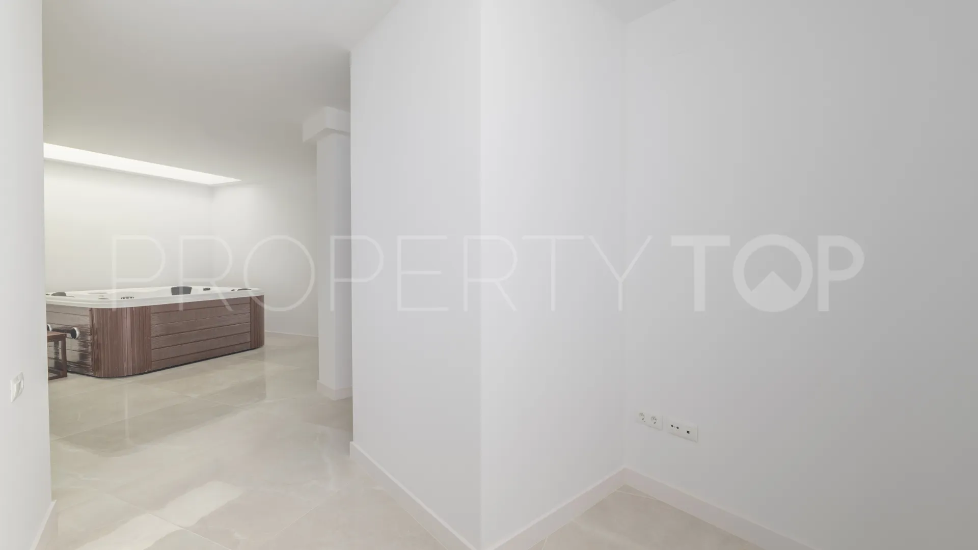 For sale ground floor duplex in La Carihuela