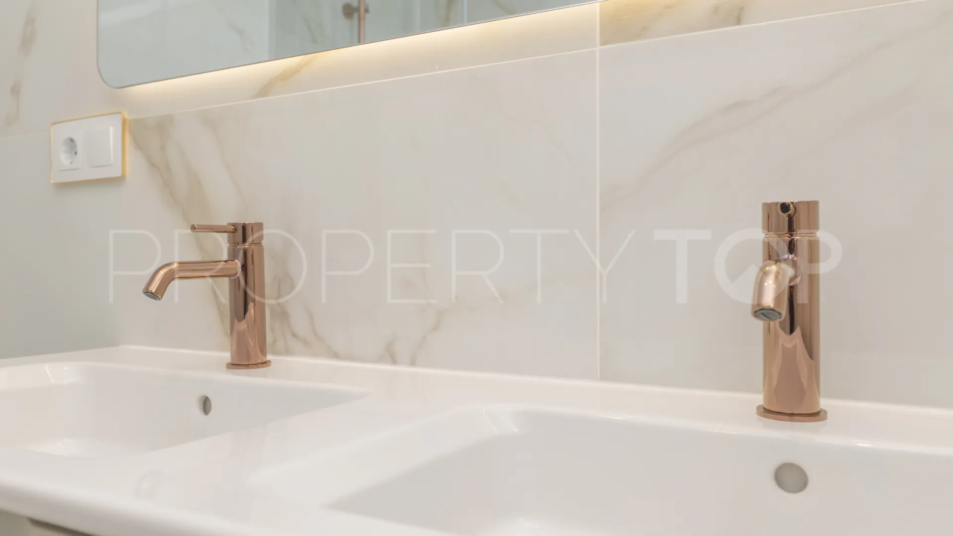 For sale ground floor duplex in La Carihuela