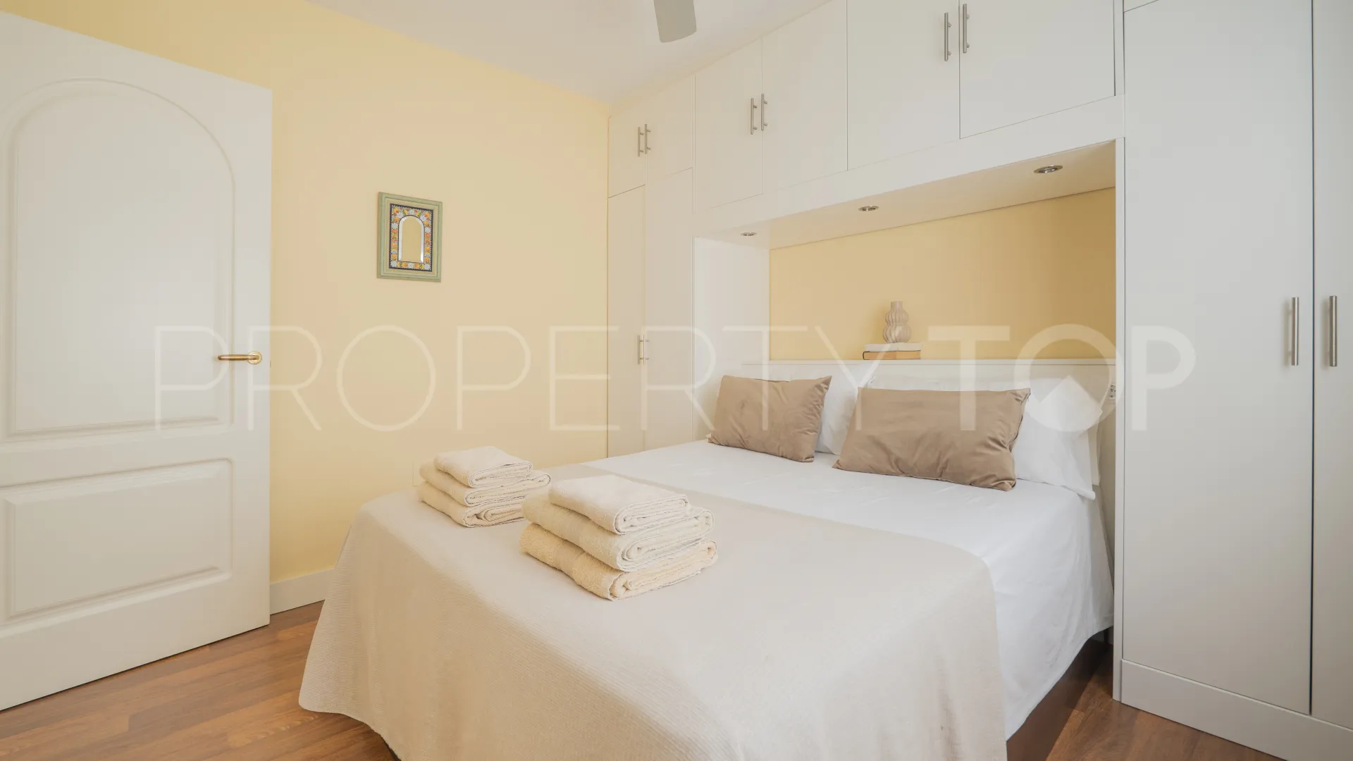 Ático en venta en La Carihuela con 2 dormitorios