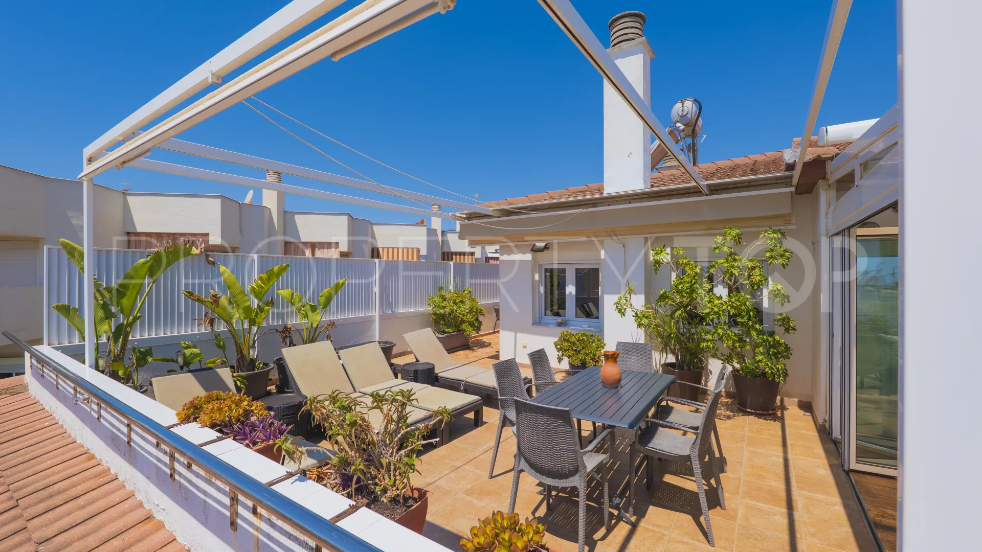 Ático en venta en La Carihuela con 2 dormitorios