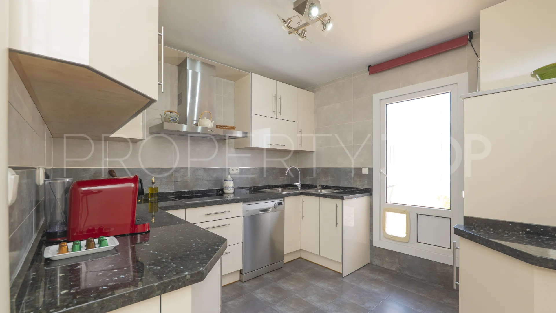 Ático en venta en La Carihuela con 2 dormitorios